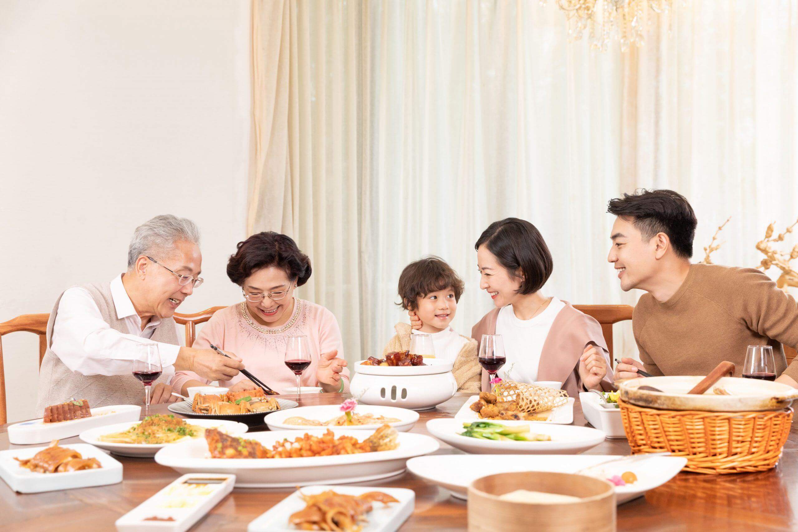 ngày kỷ niệm cưới của bố mẹ nên làm gì